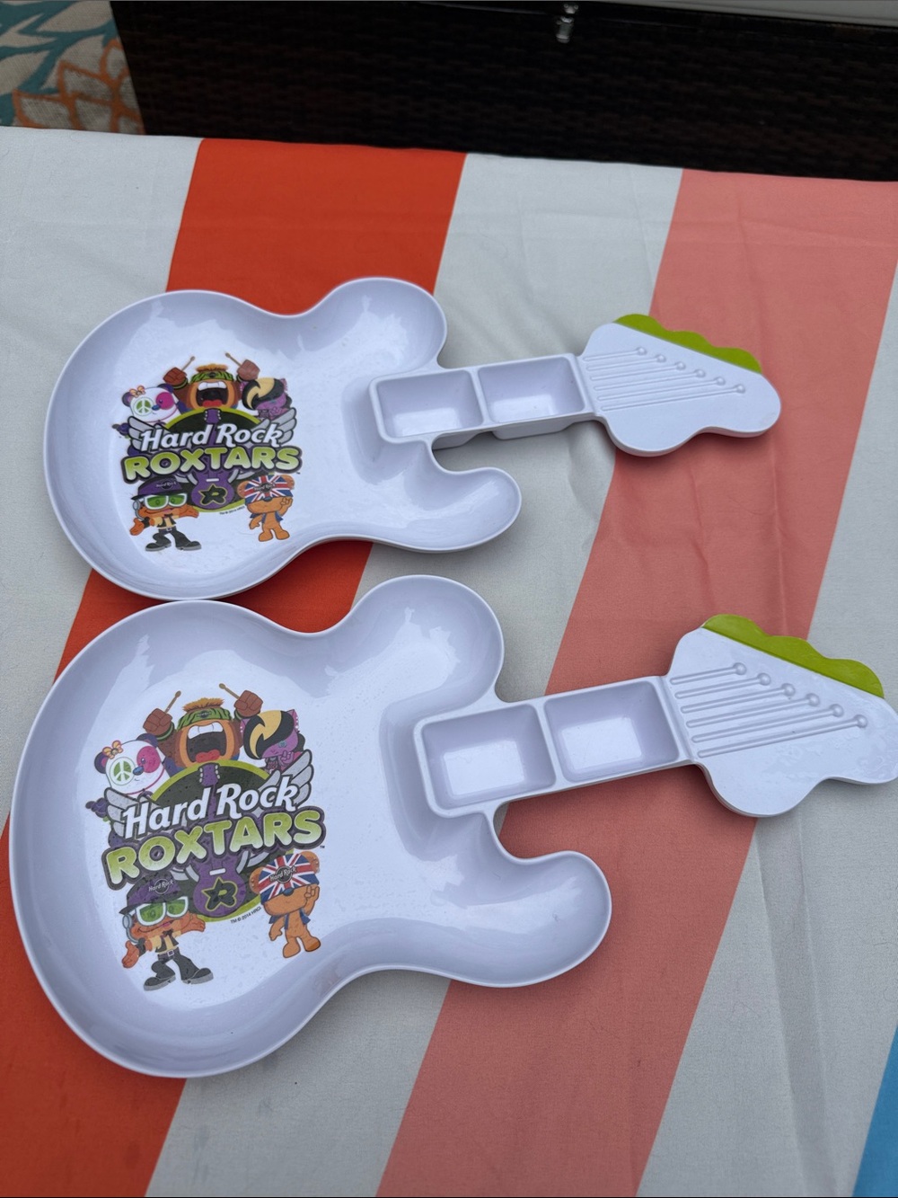 Kids Hard Rock CafeRoxtars Guitar Plate Set of 2